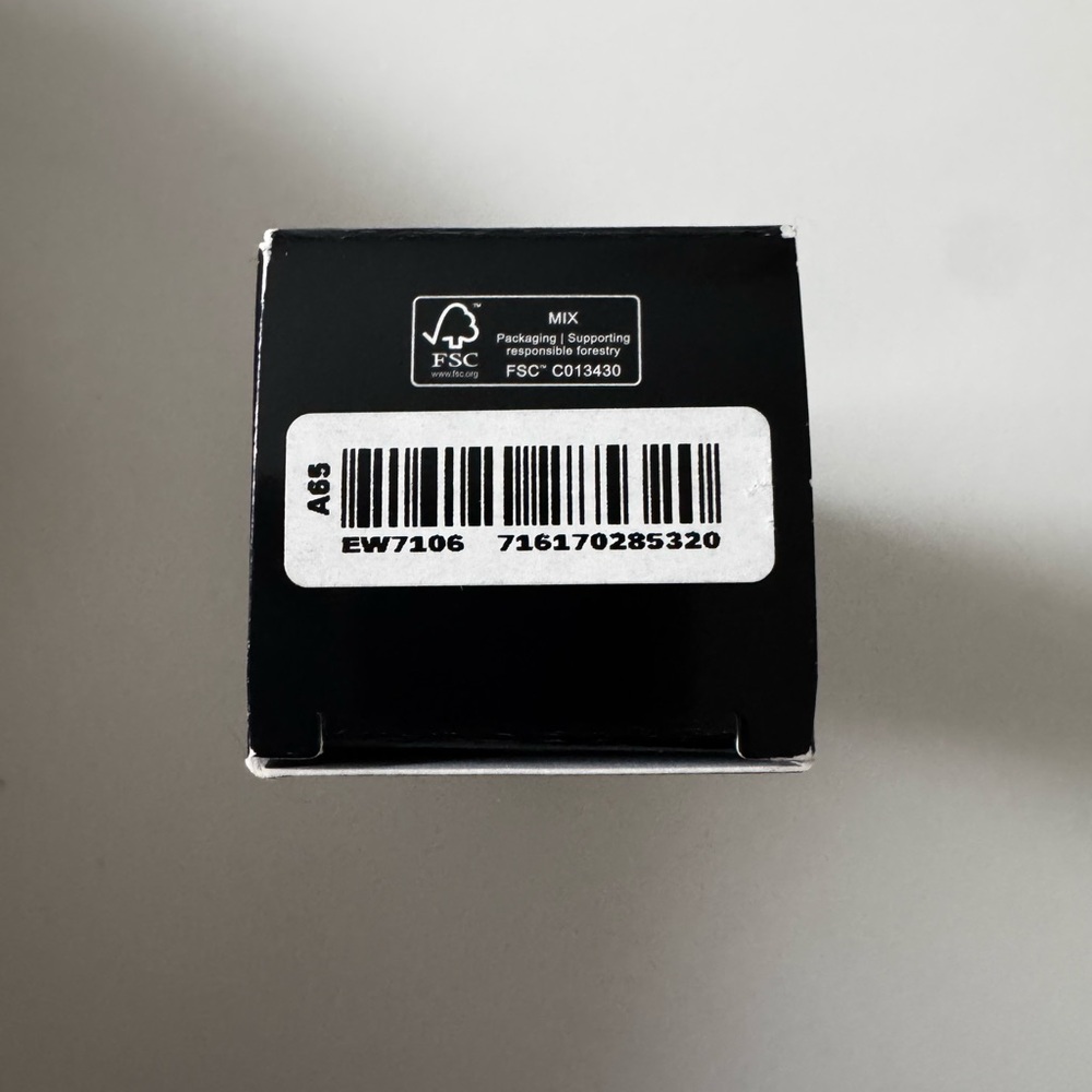 Brand New Bobbi Brown Weightless Skin Foundation with SPF 15 Shade Golden NWT - Picture 8 of 9